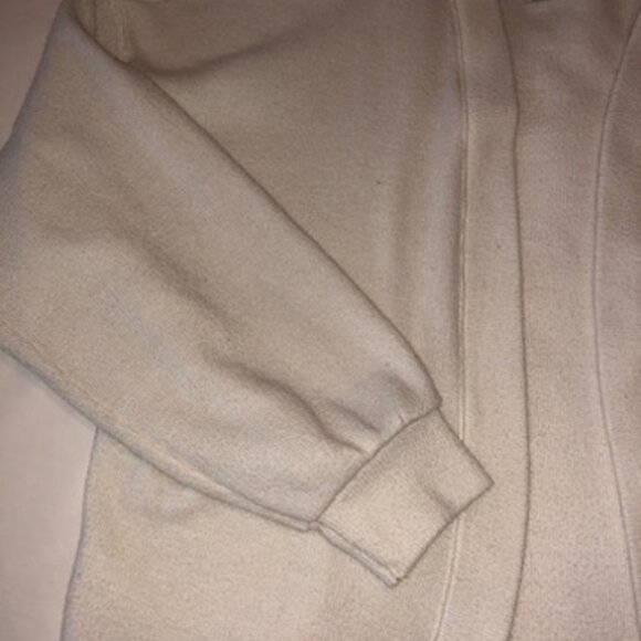 Abercrombie & Fitch White Blanket Sweater - Picture 3 of 3